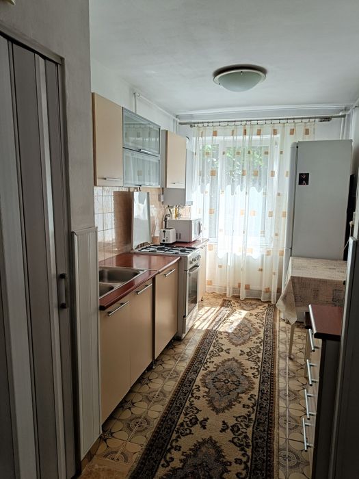 De închiriat apartament 2 camere + living, cartier Tudor, zona Dacia