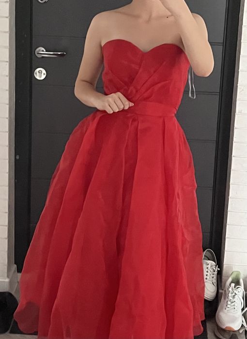 Красное платье миди