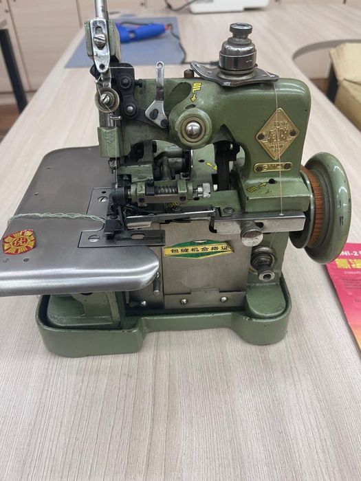 Оверлок бытовой б/у