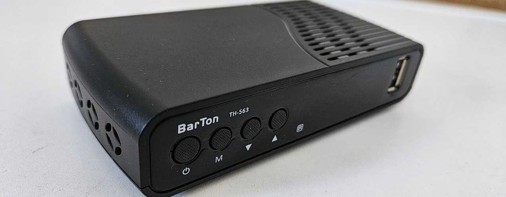 Приставка для цифрового телевидения  BarTon TA-563