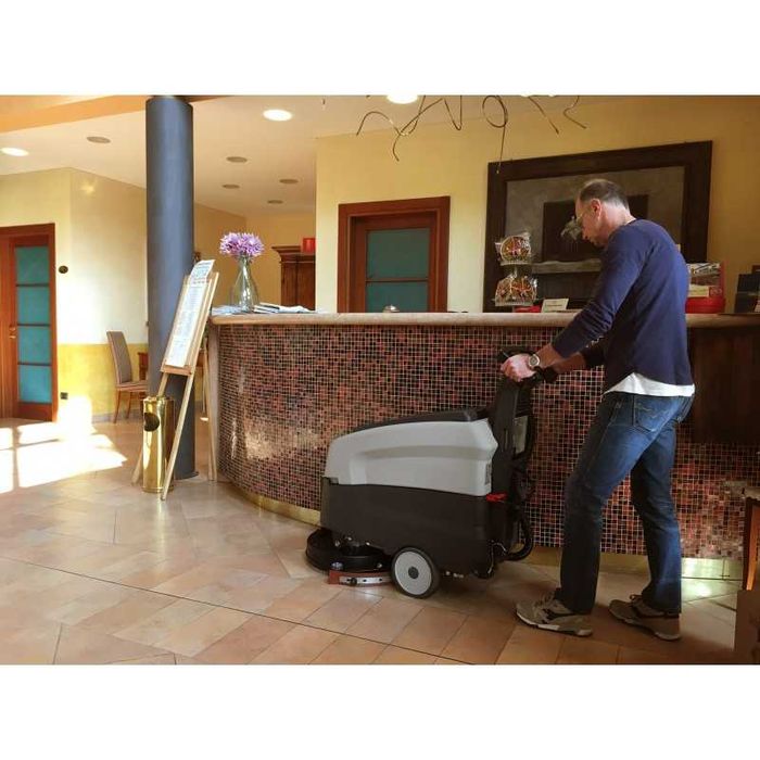 Masina de spalat si curatat pardoseli Lavor Dynamic 45B alimentare 24V
