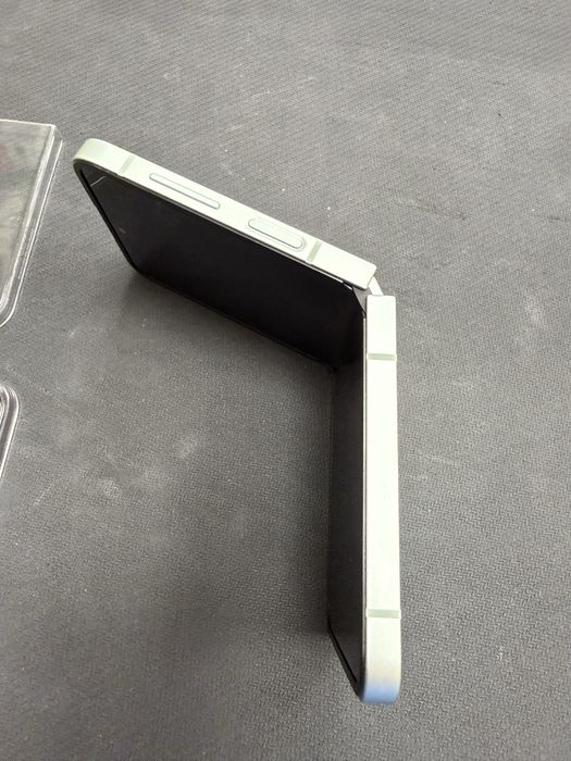 Samsung Galaxy Z Flip 6 12/256gb / без забележки
