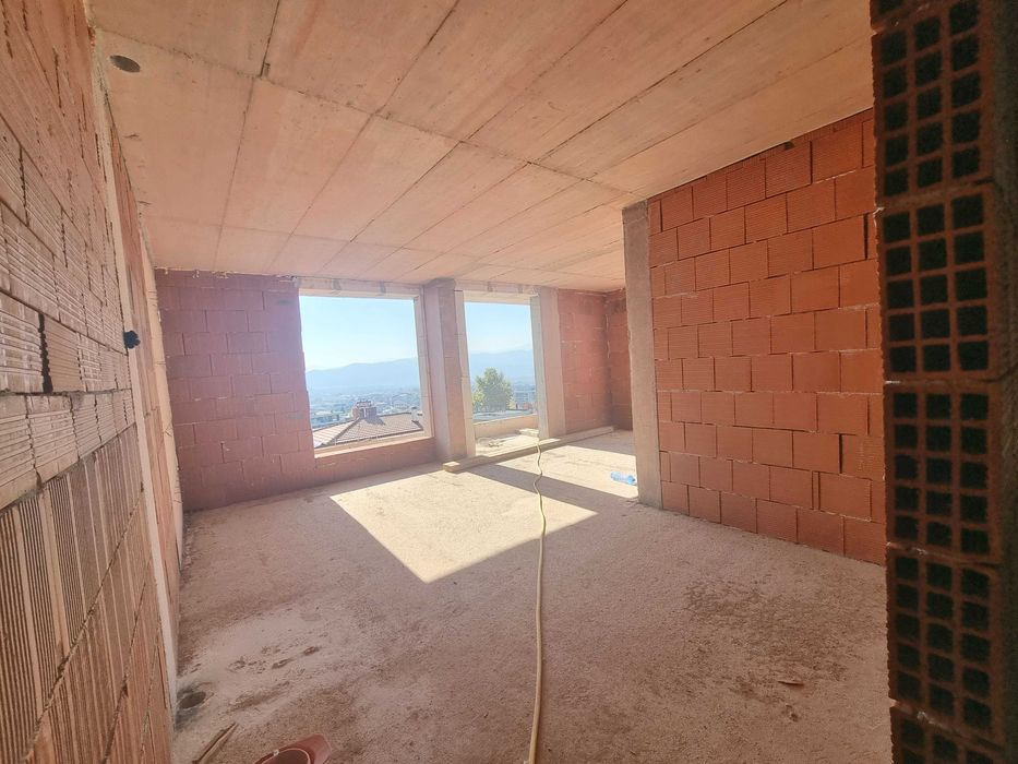 Продава се Тристаен апартамент в Благоевград, Освобождение - 100 кв.м за 877 €/кв.м - Снимка #1