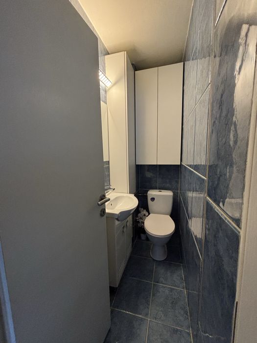 Apartament 3 Camere, 74 mp – Pitești, Prundu Complex 2 – Living Spațios cu Balcon Integrat, Geamuri Termopan, Etaj 7/7, Lift Nou