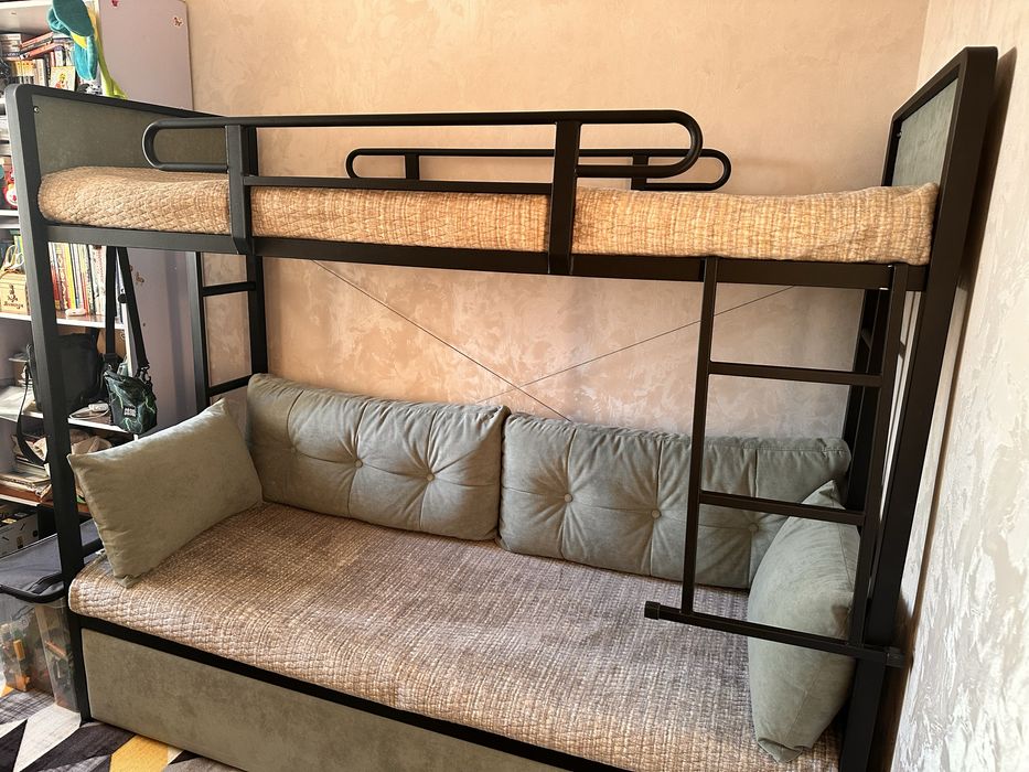 Продам двухярусную кровать 190 /90