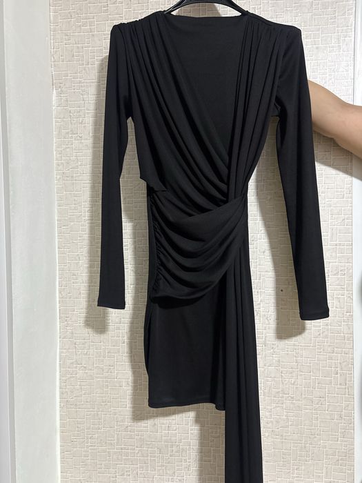 Вечернее короткое черное платье