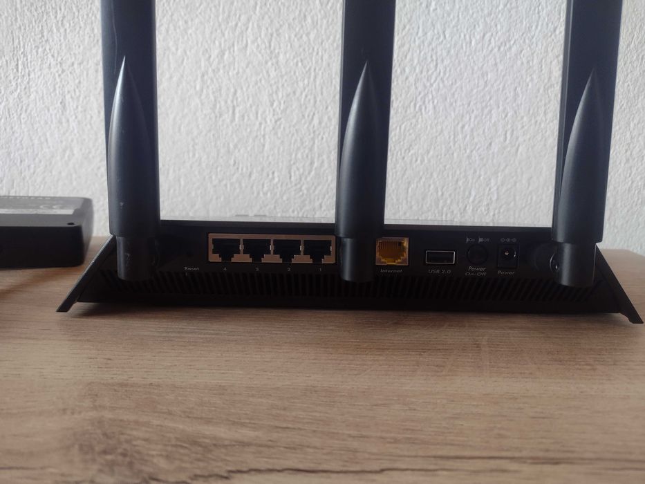 NetGear R7000 Nighthawk AC1900 Smart WiFi Router