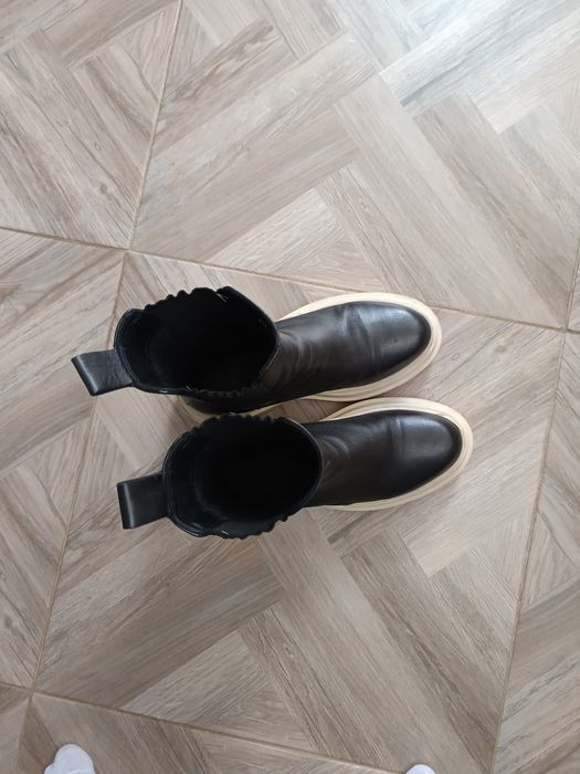 Боти от естествена кожа