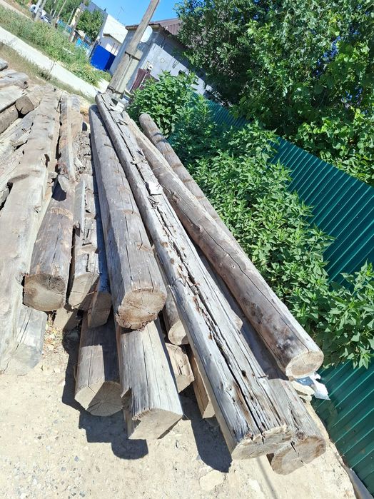 Бревна, доски на крышу