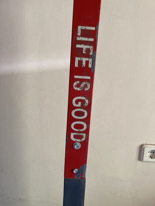 Стойка за дрехи дизайнерска!