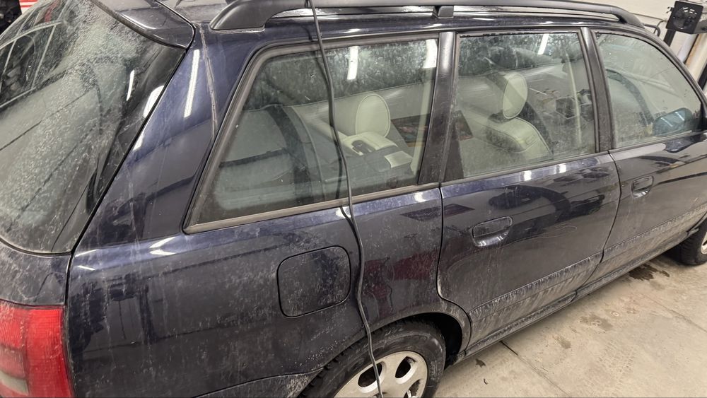 Поставяне на слънцезащитно фолио затъмняване на стъкла