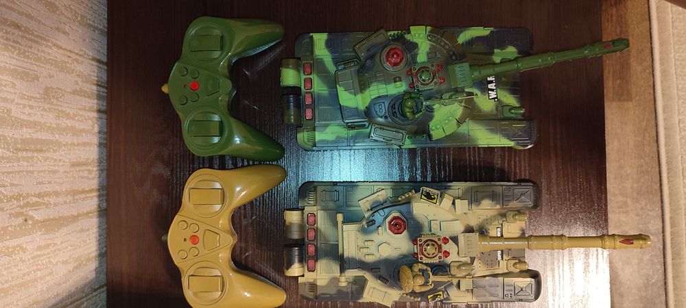 Продаются танчики парные и конструктор