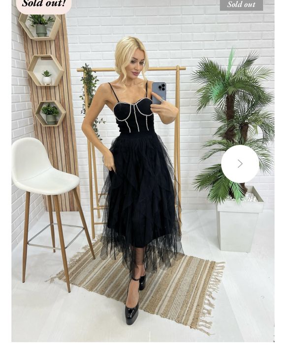 Черна рокля за повод