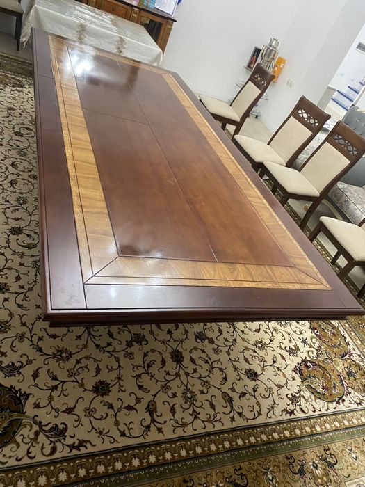 Стол гостевой для гостиной