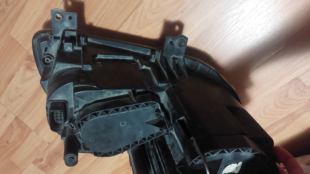 Vând far stânga vw  Caddy  (merge și pe  vw Touran)