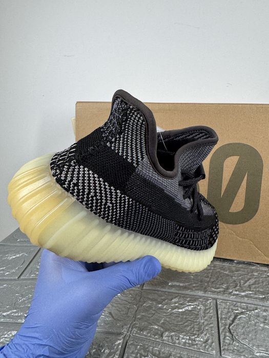 Yeezy 350 v2 Carbon