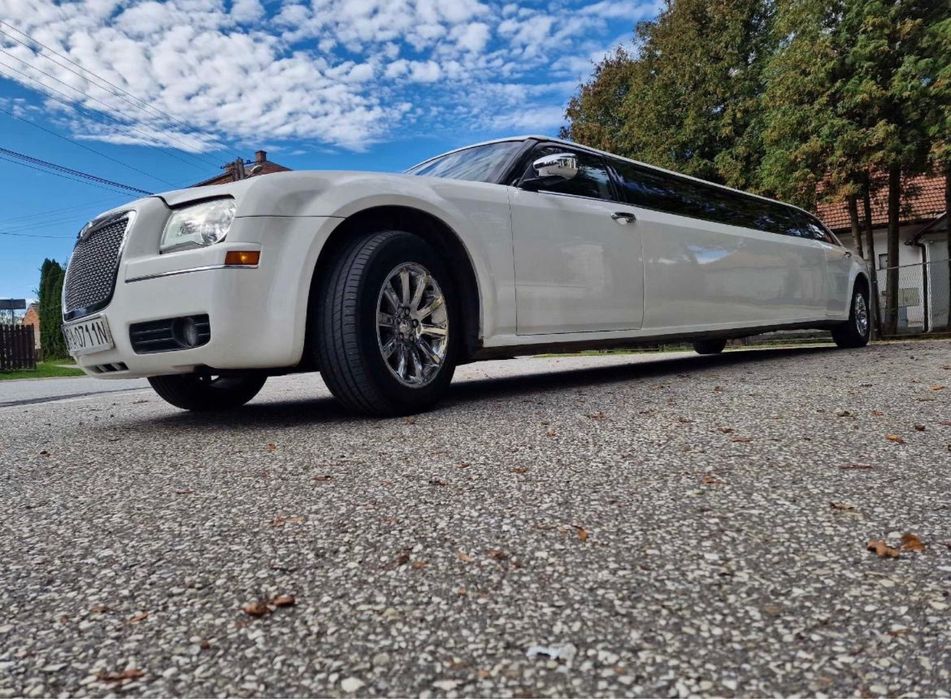 Limuzină Chrysler 300C pentru evenimente