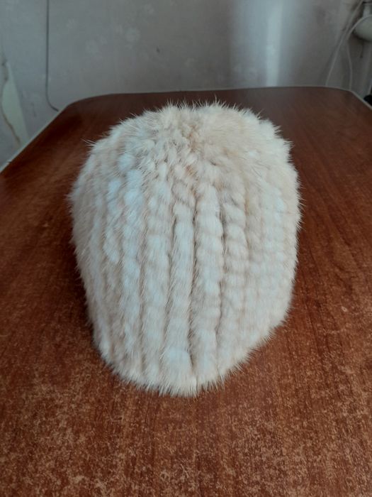 Продам женские шапки