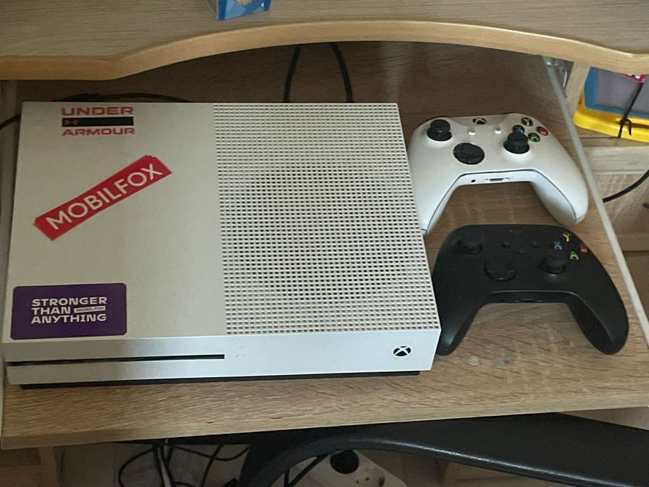 Vând xbox one 1T