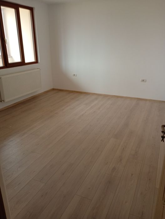 Apartament 3 camere închiriez