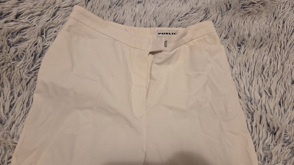 Pantaloni albi din material lejer