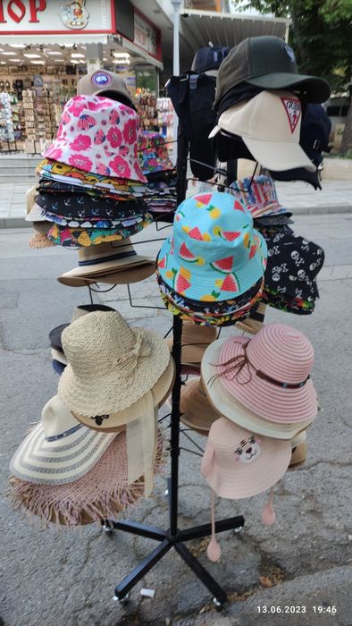 Стойка За Шапки - Нов .