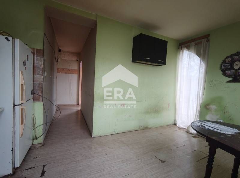 Едностаен ексклузивен апартамент за продажба, преустроен в двустаен, в