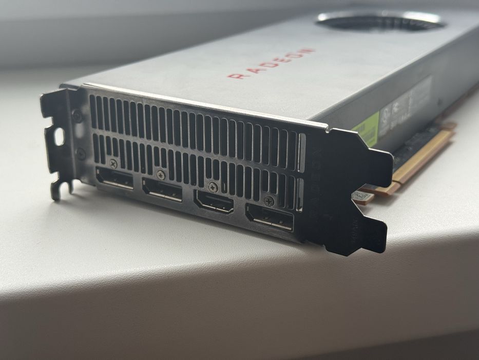 Продам видеокарту AMD Radeon RX 5700 8GB.