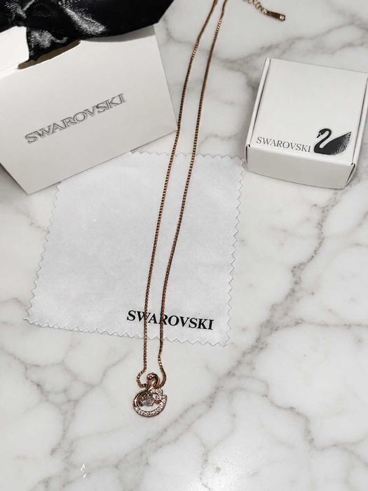 дамско колие розово злато сваровски ново swarovski с камъни сваровски  лебед