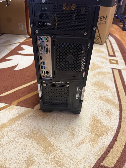 Sistem gaming Myria + monitor Benq