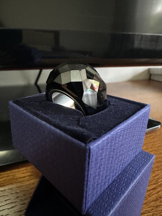 Swarovski пръстен с черен камък