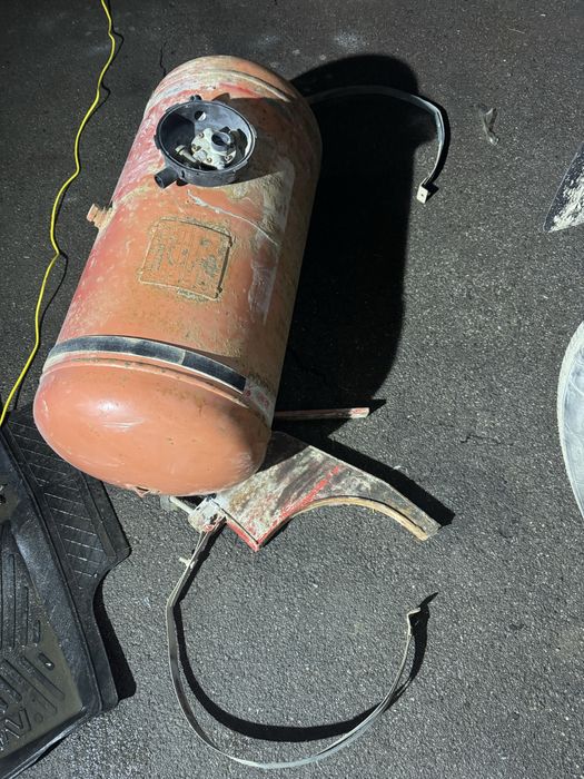 Продам газ балон 100литров