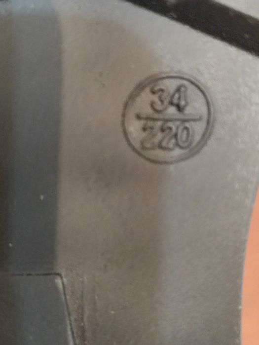 Обувь для мальчиков размер 33 и 34.