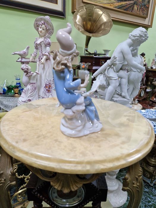 Рядка антикварна колекционерска порцеланова фигура Llardo