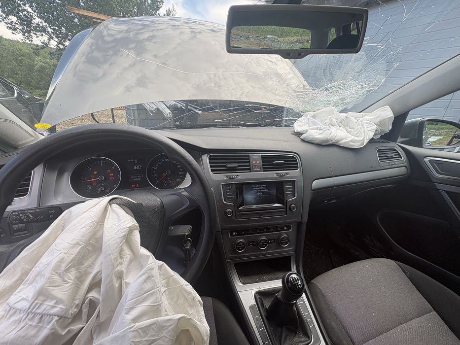 Vand/dezmembrez Golf 7 motor 1.6, an 2014, manuala, avariata, inmatriculata