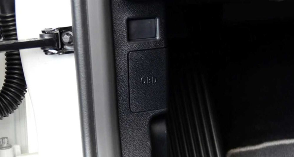 Ornament Masca Capac Mufa OBD BMW E81 E82 E84 E87 E90 E91 E65 E66