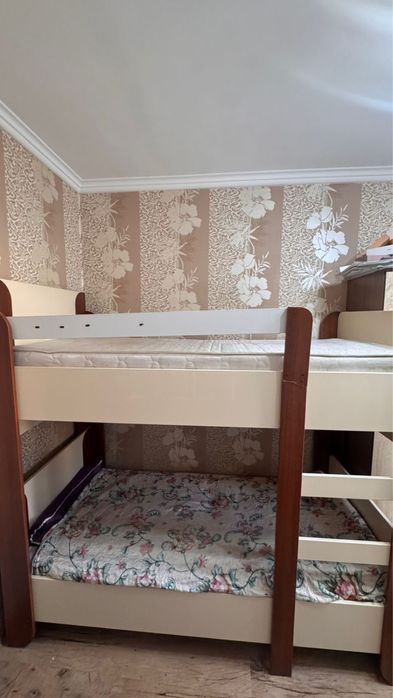 Двухьярусная кровать