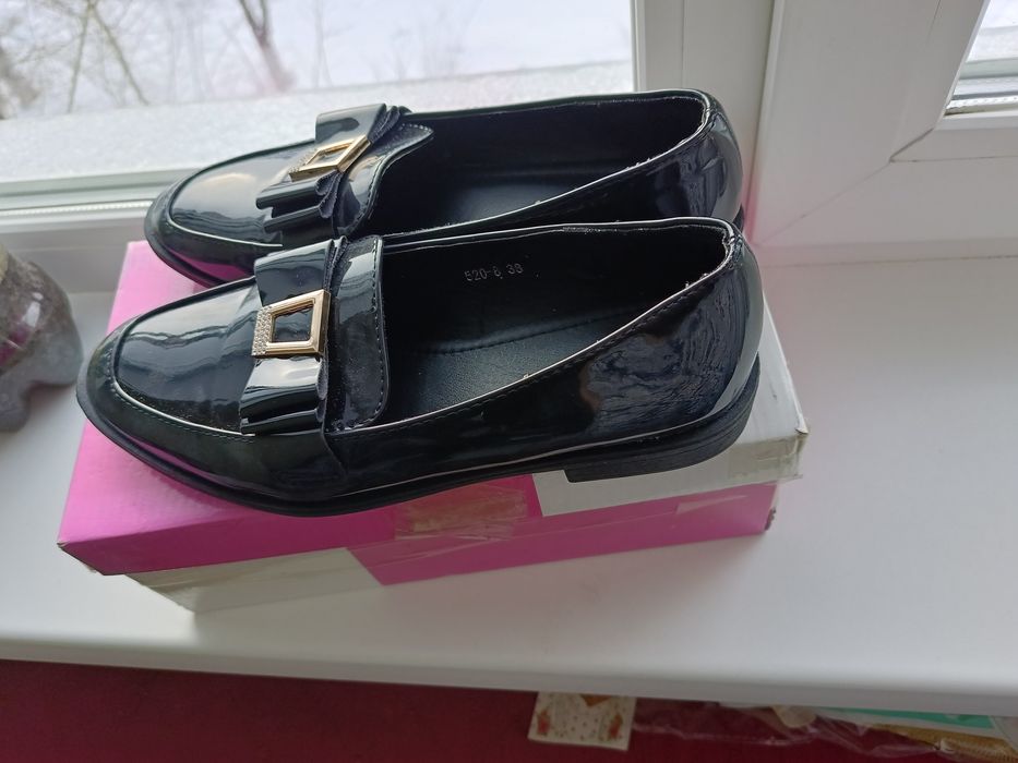 Продаю обувь женская