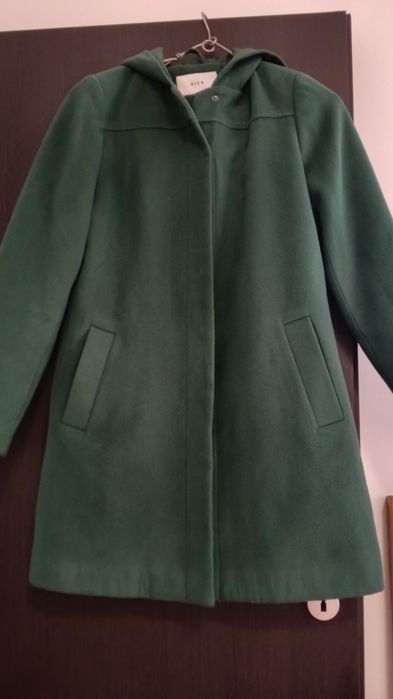 Palton verde smarald,la doar 80 lei!