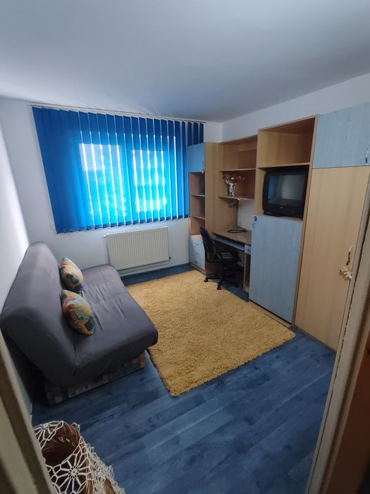 Inchiriez apartament cu 3 camara
