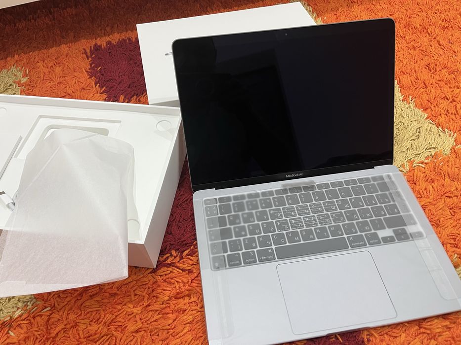 Продам Макбук Эйр М1