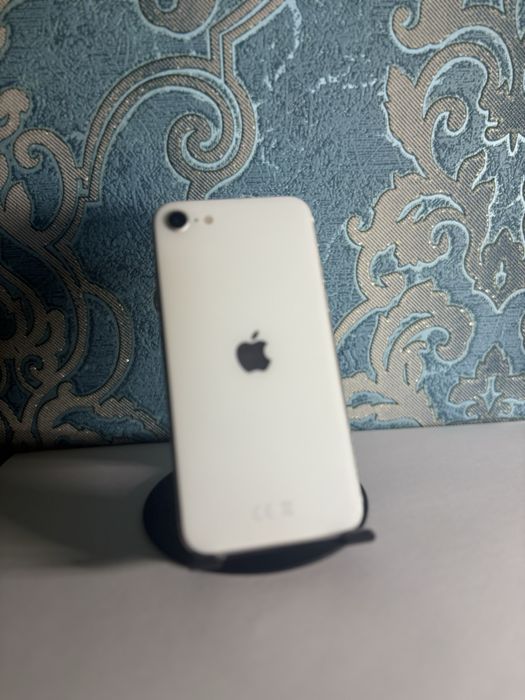 продам два айфона se в хорошем состоянии