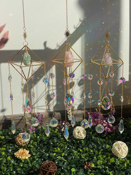 Ловци на Светлина с Естествени Кристали (Suncatchers)