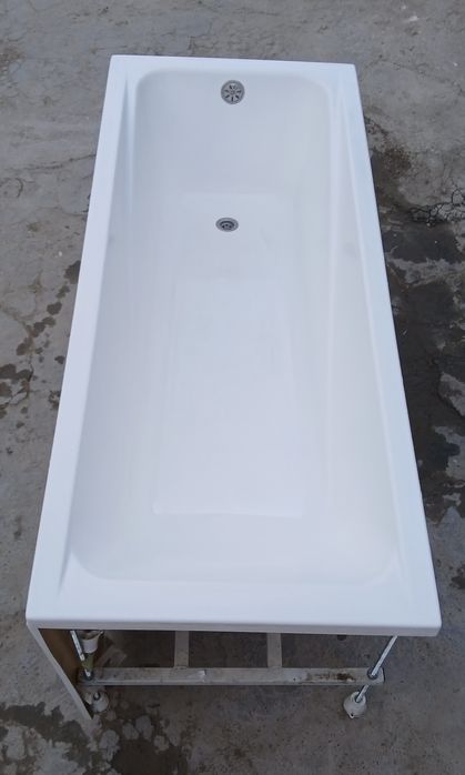 Акриловой ванна. Размер 170х70 см.