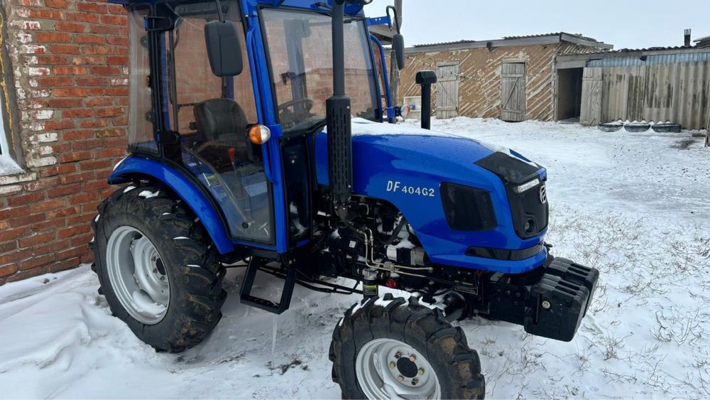 Трактор Dong Feng