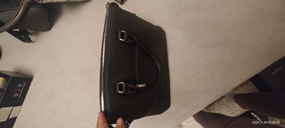 Черна чанта в отлично състояние