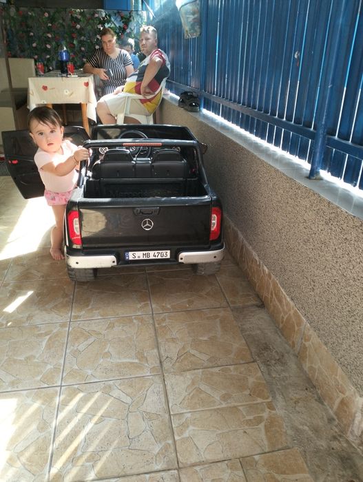 Vând mașină copii Mercedes