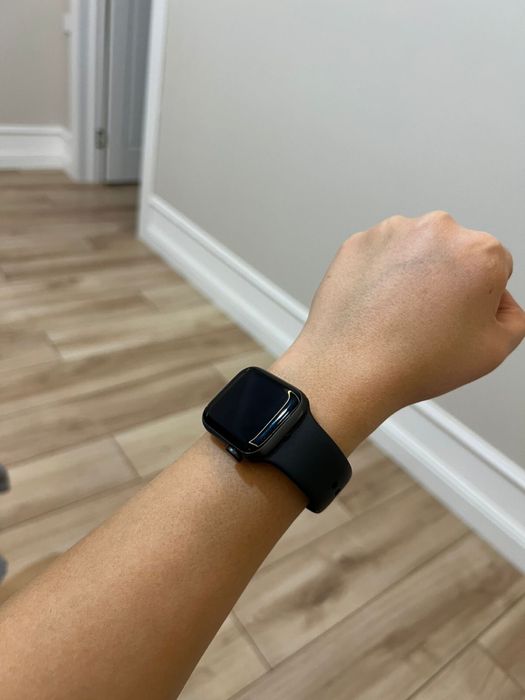 Смарт-часы Apple Watch SE