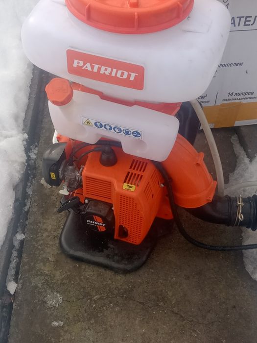 Продам опрыскиватель бензиновый