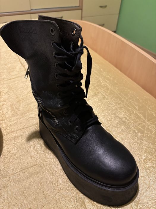 Черни боти от Amulet